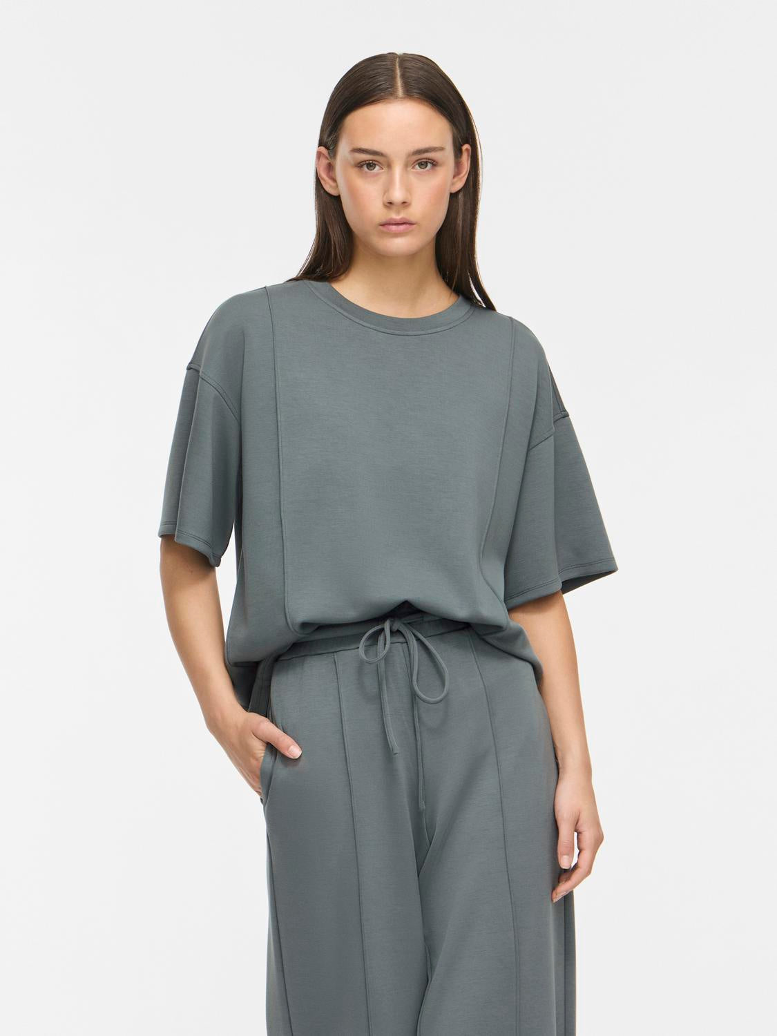 model_shot-front